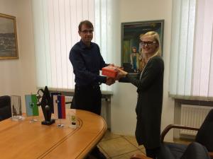 Foto 2 Slavnostna predaja paketa Občini Ravne na Koroškem